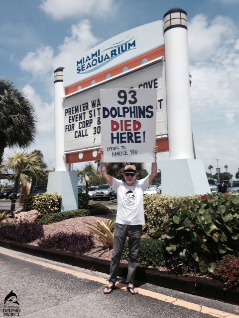 Ric O'Barry protesting at the Miami Seaquarium