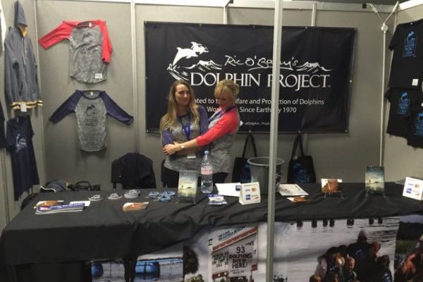 Dolphin Project Booth Volunteers